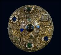 Fibule ronde, décor de filigrane –Monceau-le-Neuf (Aisne); période mérovingienne